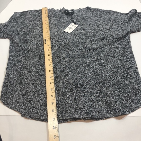 Express Women's Crew neck Sweater Black/White. Size M. - Picture 5 of 6